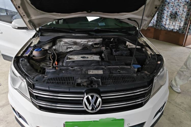 Used Volkswagen Tiguan 2012 2.0 TSI Automatic All-Wheel Drive Flagship Edition Engine Bay