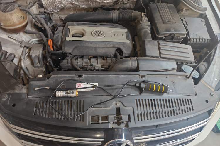 Used Volkswagen Tiguan 2012 2.0 TSI Automatic All-Wheel Drive Elite Edition Engine Bay