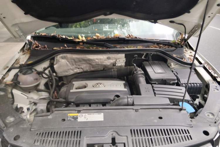Used Volkswagen Tiguan 2012 2.0 TSI Comfort Edition Engine Bay