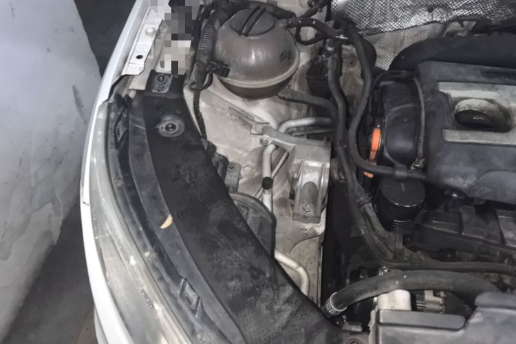 Used Volkswagen Tiguan 2012 1.8TSI Automatic Two-Wheel Drive Zhaoshi Edition Engine Bay Right