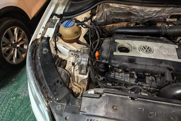 Used Volkswagen Tiguan 2012 1.8TSI Automatic Two-Wheel Drive Elite Edition Engine Bay Right