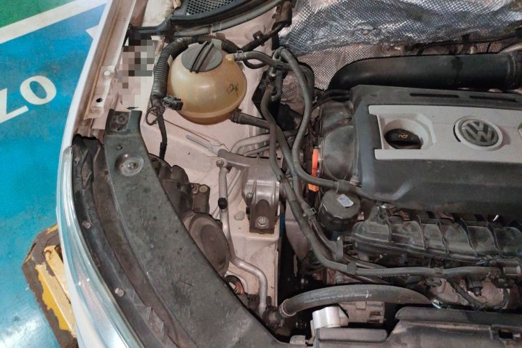 Used Volkswagen Tiguan 2012 2.0 TSI Automatic All-Wheel Drive Flagship Edition Engine Bay Right