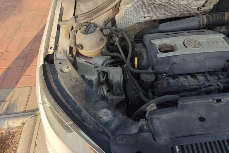 Used Volkswagen Tiguan 2012 2.0 TSI Comfort Edition Engine Bay Right