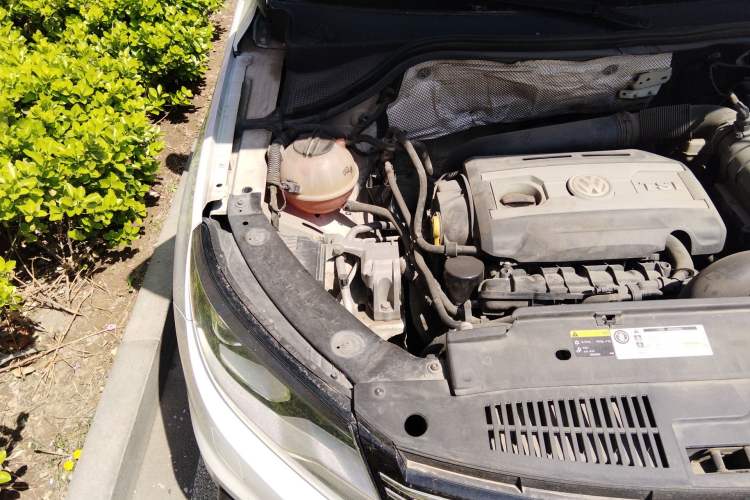 Used Volkswagen Tiguan 2012 2.0 TSI Comfort Edition Engine Bay Right