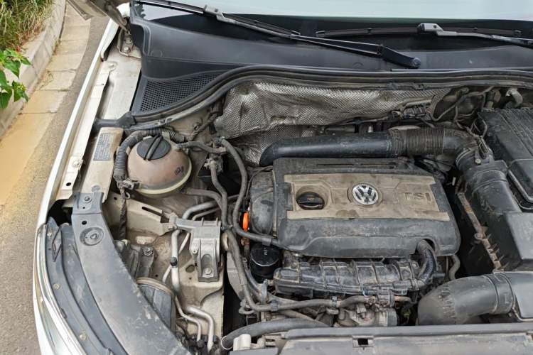 Used Volkswagen Tiguan 2012 1.8TSI Automatic All-Wheel Drive Elite Edition Engine Bay Right