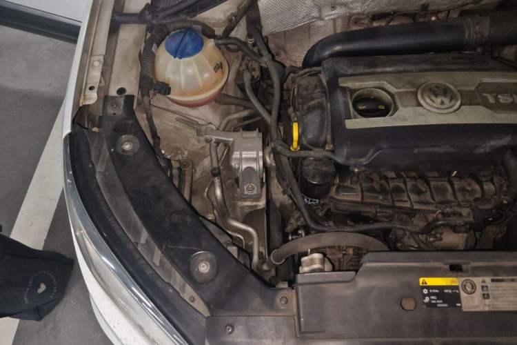 Used Volkswagen Tiguan 2012 2.0 TSI Comfort Edition Engine Bay Right