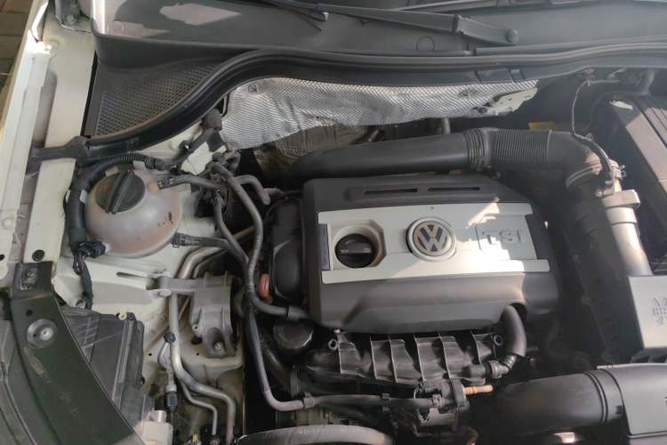 Used Volkswagen Tiguan 2012 2.0 TSI Luxury Edition Engine Bay Right