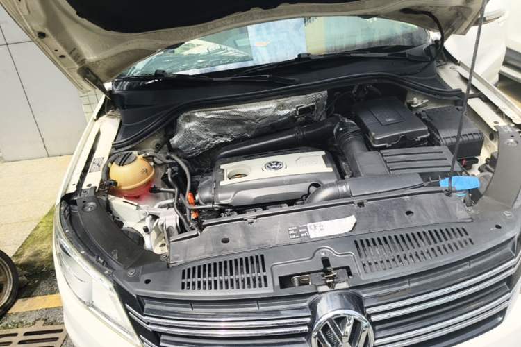 Used Volkswagen Tiguan 2012 1.8TSI Automatic Two-Wheel Drive Elite Edition Engine Bay Right