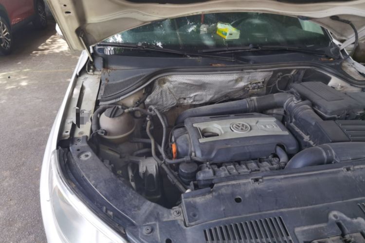 Used Volkswagen Tiguan 2012 2.0 TSI Automatic All-Wheel Drive Flagship Edition Engine Bay Right