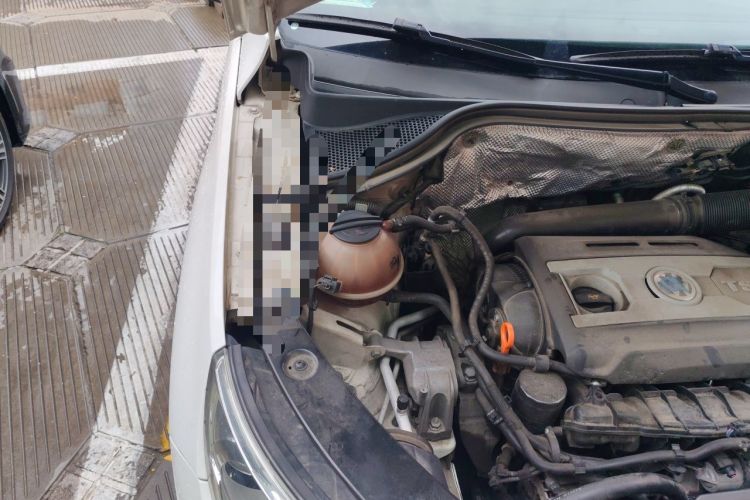 Used Volkswagen Tiguan 2012 1.8TSI Automatic All-Wheel Drive Fashion Edition Engine Bay Right