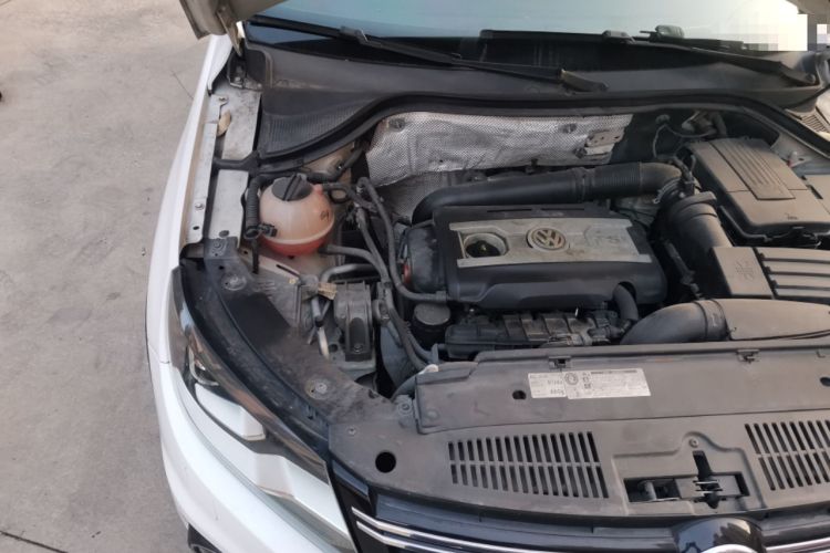 Used Volkswagen Tiguan 2012 2.0 TSI Luxury Edition Engine Bay Right