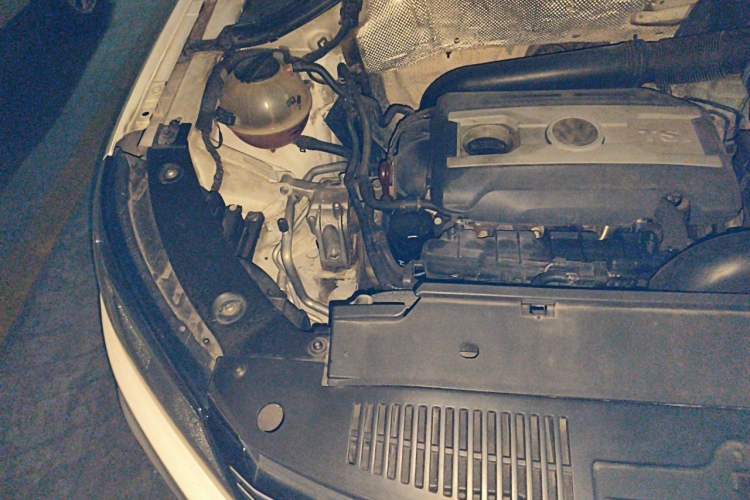 Used Volkswagen Tiguan 2012 2.0 TSI Comfort Edition Engine Bay Right