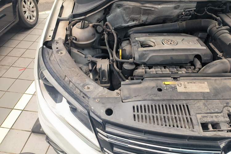 Used Volkswagen Tiguan 2012 2.0 TSI Comfort Edition Engine Bay Right