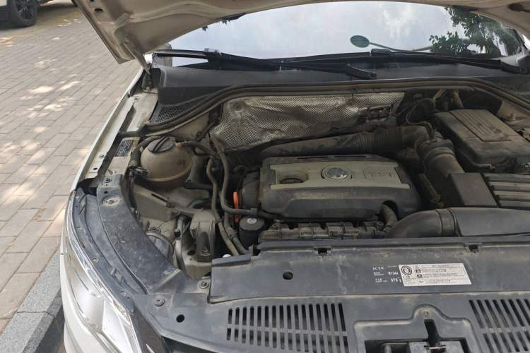 Used Volkswagen Tiguan 2012 1.8TSI Automatic All-Wheel Drive Fashion Edition Engine Bay Right
