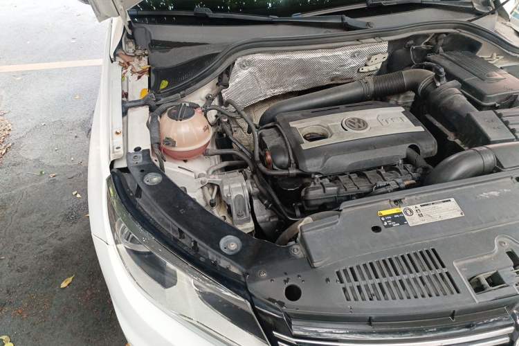 Used Volkswagen Tiguan 2012 2.0 TSI Comfort Edition Engine Bay Right