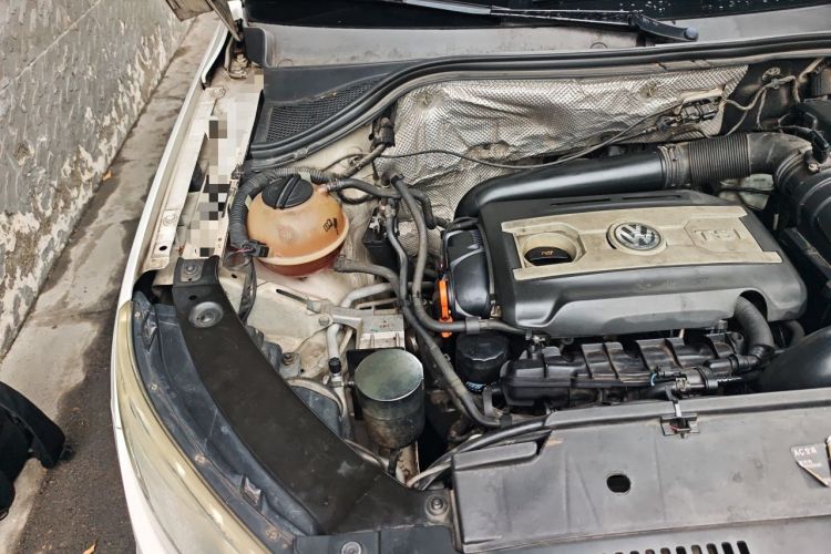 Used Volkswagen Tiguan 2012 2.0 TSI Automatic All-Wheel Drive Elite Edition Engine Bay Right