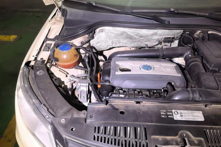 Used Volkswagen Tiguan 2012 2.0 TSI Automatic All-Wheel Drive Flagship Edition Engine Bay Right