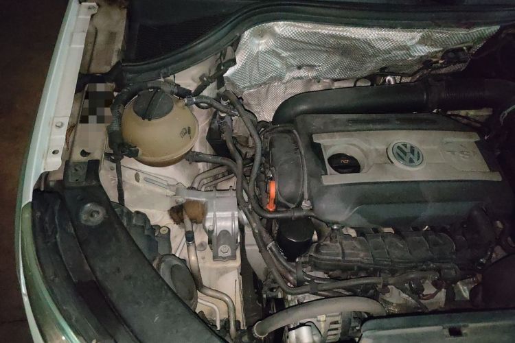 Used Volkswagen Tiguan 2012 1.8TSI Automatic Two-Wheel Drive Zhaoshi Edition Engine Bay Right