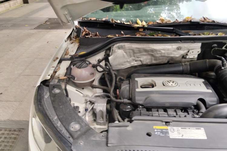 Used Volkswagen Tiguan 2012 2.0 TSI Comfort Edition Engine Bay Right