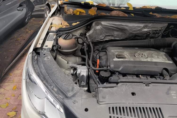 Used Volkswagen Tiguan 2012 1.8TSI Automatic All-Wheel Drive Elite Edition Engine Bay Right