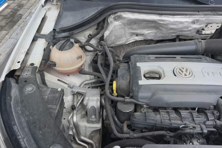 Used Volkswagen Tiguan 2012 2.0 TSI Luxury Edition Engine Bay Right