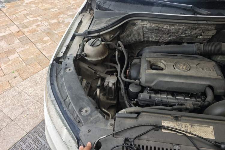 Used Volkswagen Tiguan 2012 2.0 TSI Comfort Edition Engine Bay Right
