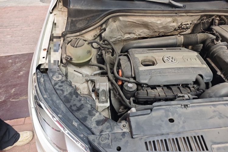 Used Volkswagen Tiguan 2012 2.0 TSI Automatic All-Wheel Drive Elite Edition Engine Bay Right
