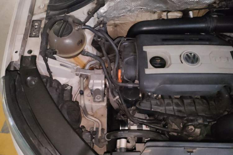 Used Volkswagen Tiguan 2012 2.0 TSI Automatic All-Wheel Drive Flagship Edition Engine Bay Right