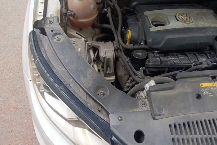 Used Volkswagen Tiguan 2012 2.0 TSI Comfort Edition Engine Bay Right