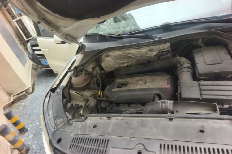 Used Volkswagen Tiguan 2012 2.0 TSI Comfort Edition Engine Bay Right
