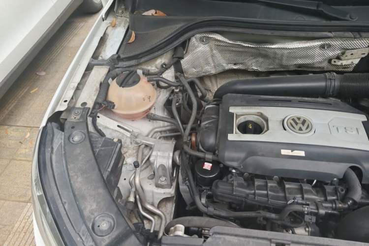 Used Volkswagen Tiguan 2012 2.0 TSI Luxury Edition Engine Bay Right