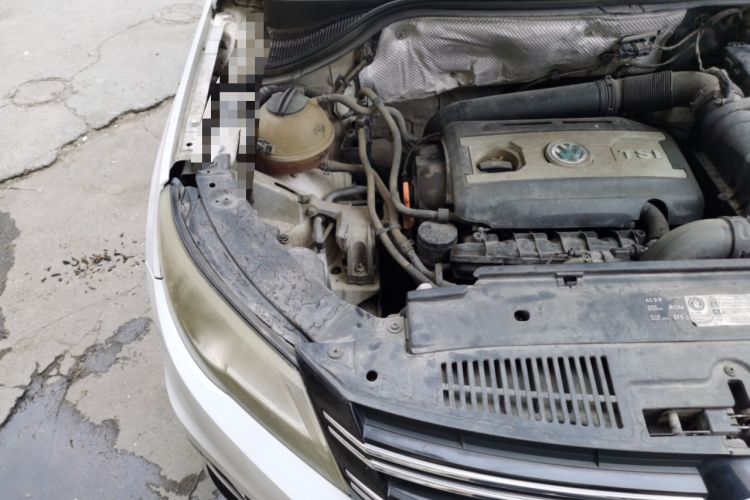 Used Volkswagen Tiguan 2012 2.0 TSI Automatic All-Wheel Drive Elite Edition Engine Bay Right