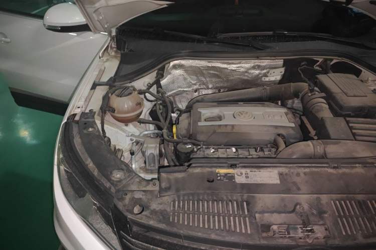 Used Volkswagen Tiguan 2012 2.0 TSI Comfort Edition Engine Bay Right
