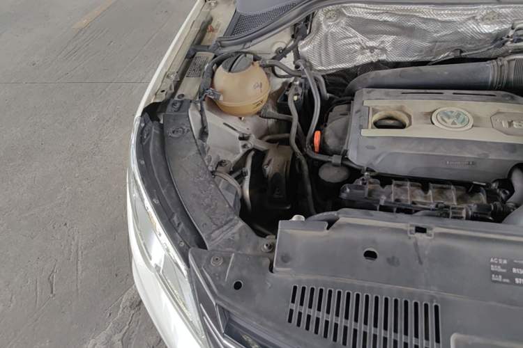 Used Volkswagen Tiguan 2012 1.8TSI Automatic All-Wheel Drive Elite Edition Engine Bay Right