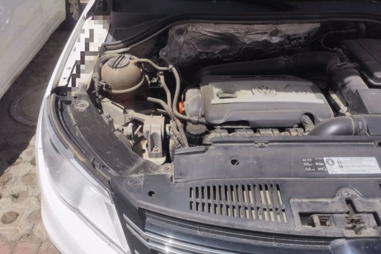 Used Volkswagen Tiguan 2012 1.8TSI Automatic Two-Wheel Drive Zhaoshi Edition Engine Bay Right