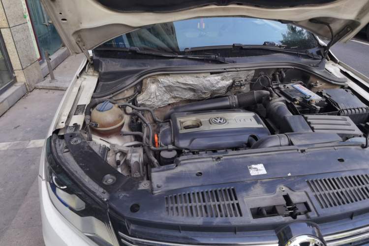 Used Volkswagen Tiguan 2012 1.8TSI Automatic Two-Wheel Drive Elite Edition Engine Bay Right
