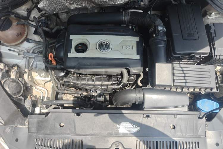Used Volkswagen Tiguan 2012 2.0 TSI Automatic All-Wheel Drive Flagship Edition Engine Bay