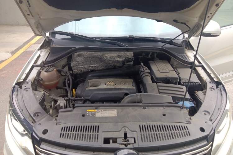 Used Volkswagen Tiguan 2012 2.0 TSI Comfort Edition Engine Bay