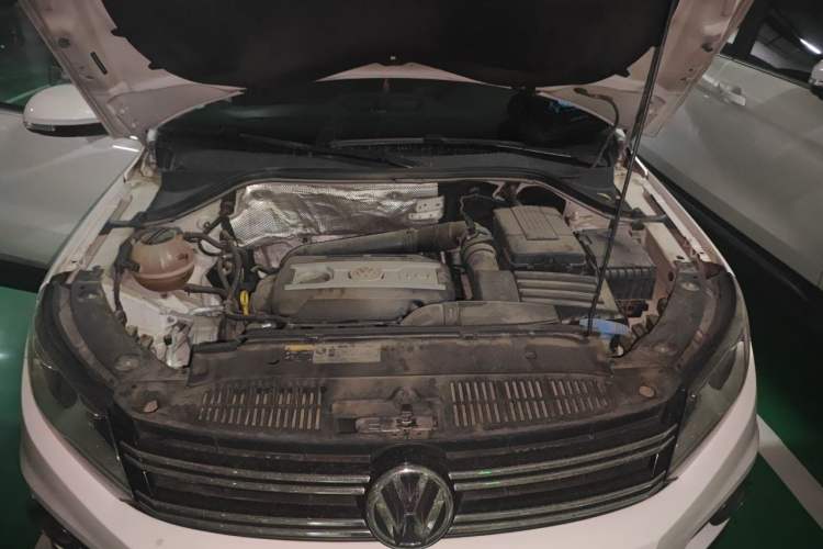 Used Volkswagen Tiguan 2012 2.0 TSI Comfort Edition Engine Bay
