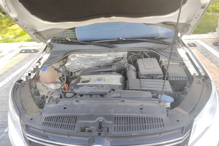 Used Volkswagen Tiguan 2012 2.0 TSI Automatic All-Wheel Drive Flagship Edition Engine Bay