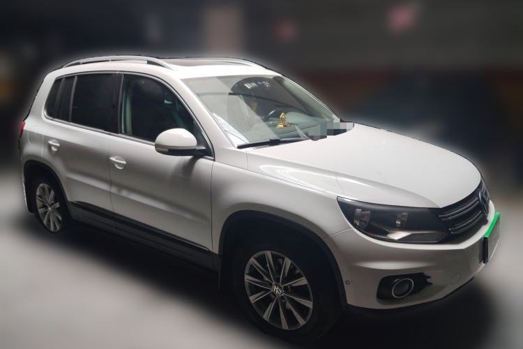 Used Volkswagen Tiguan 2012 2.0 TSI Comfort Edition Front Right 45 Deg