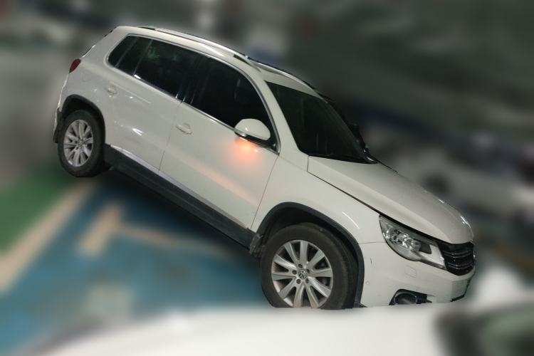 Used Volkswagen Tiguan 2012 2.0 TSI Automatic All-Wheel Drive Flagship Edition Front Right 45 Deg