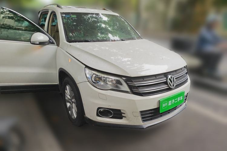 Used Volkswagen Tiguan 2012 2.0 TSI Automatic All-Wheel Drive Flagship Edition Front Right 45 Deg