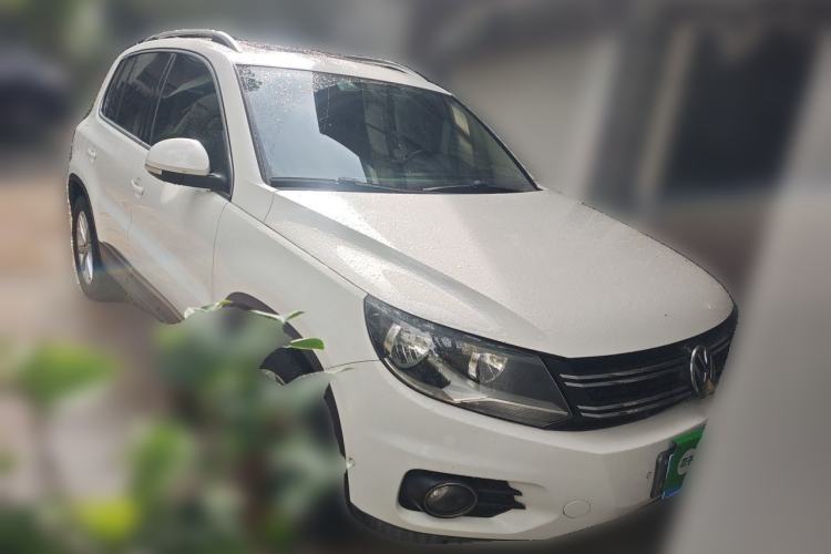 Used Volkswagen Tiguan 2012 2.0 TSI Comfort Edition Front Right 45 Deg