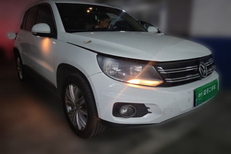 Used Volkswagen Tiguan 2012 2.0 TSI Comfort Edition Front Right 45 Deg