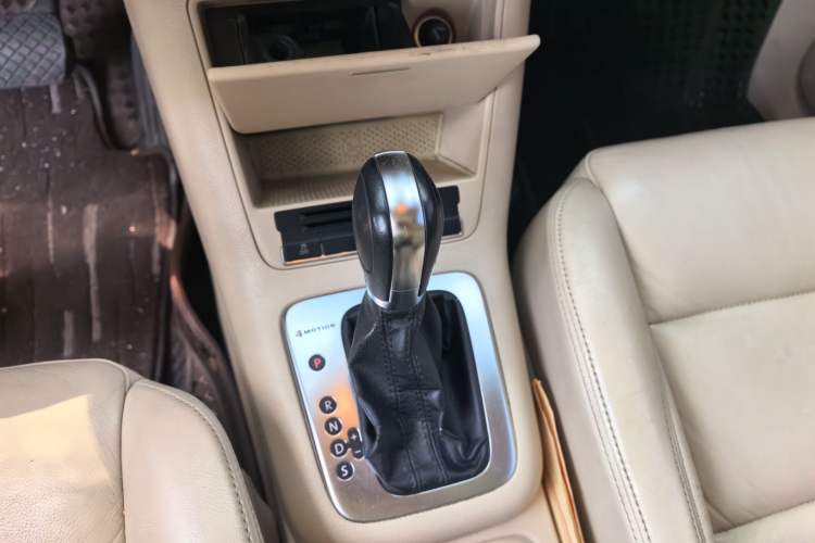 Used Volkswagen Tiguan 2012 1.8TSI Automatic All-Wheel Drive Elite Edition Gear Lever