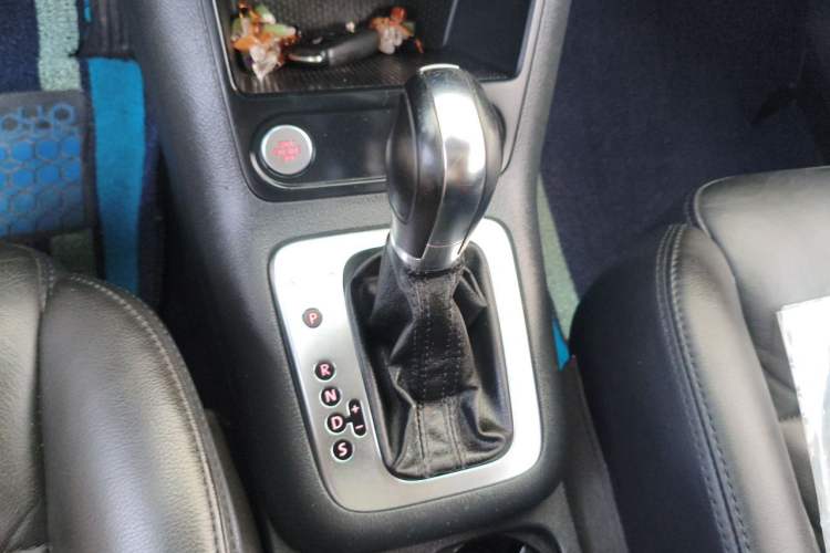 Used Volkswagen Tiguan 2012 2.0 TSI Automatic All-Wheel Drive Elite Edition Gear Lever