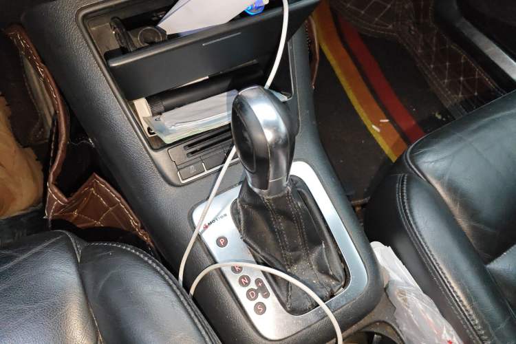 Used Volkswagen Tiguan 2012 1.8TSI Automatic All-Wheel Drive Elite Edition Gear Lever