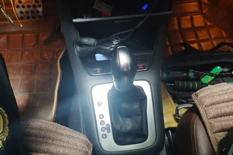 Used Volkswagen Tiguan 2012 2.0 TSI Comfort Edition Gear Lever