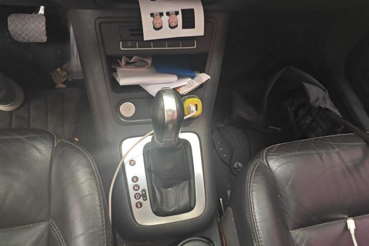 Used Volkswagen Tiguan 2012 2.0 TSI Automatic All-Wheel Drive Elite Edition Gear Lever